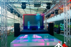 Alquiler estructuras truss Cubo, tarima, pista.